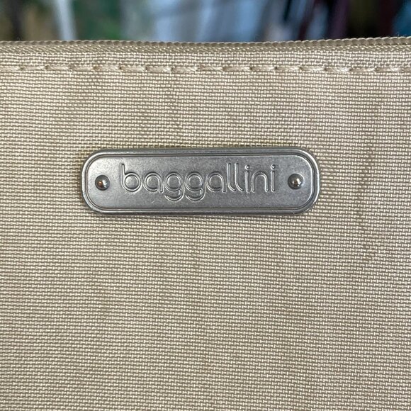 Baggallini Tan RFID Wristlet - Picture 2 of 7